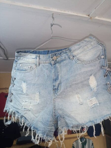 Shorts en jean déchiré