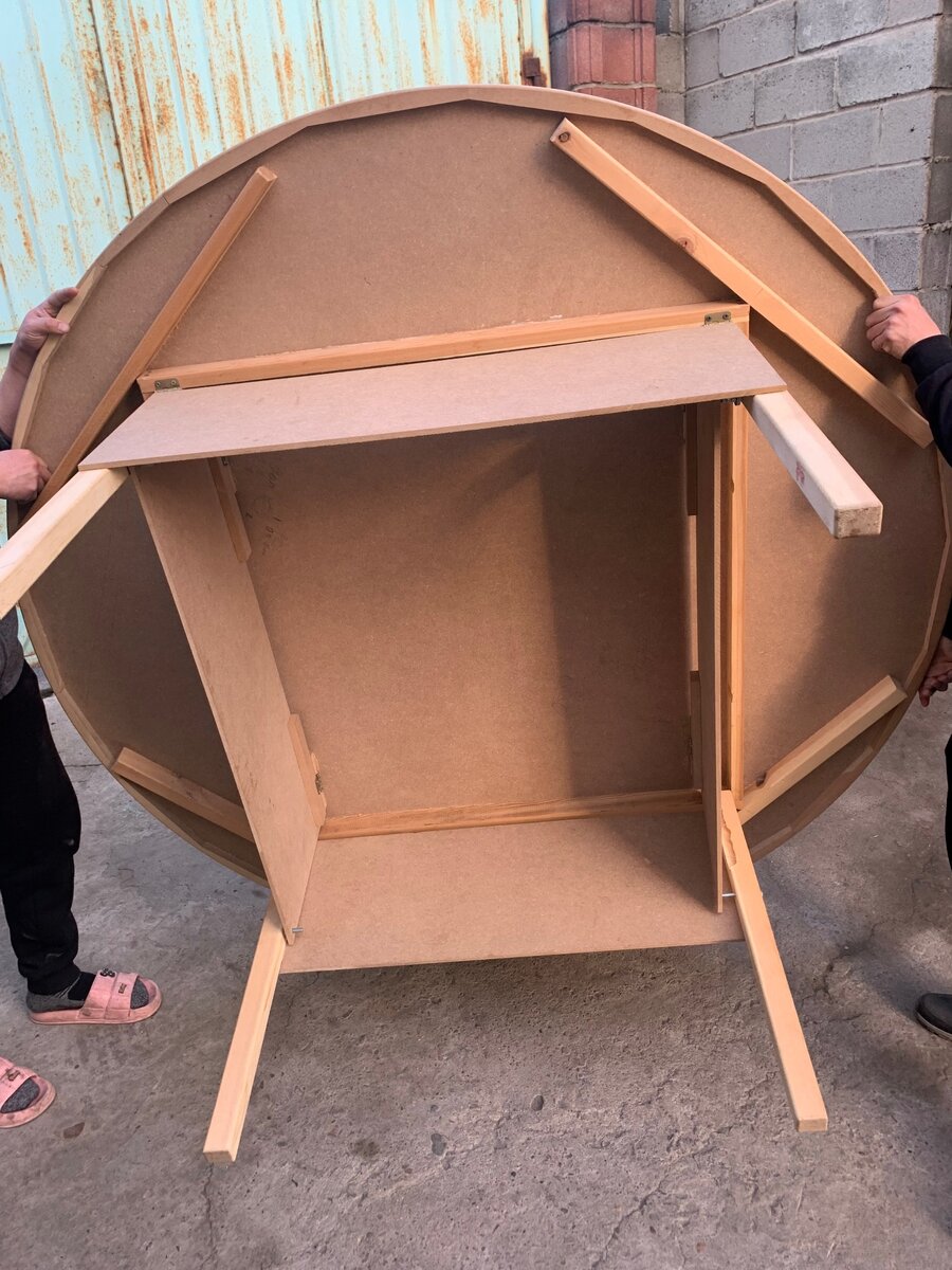 Стол для гостинной