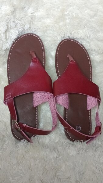 Sandales en cuir rouge élégantes