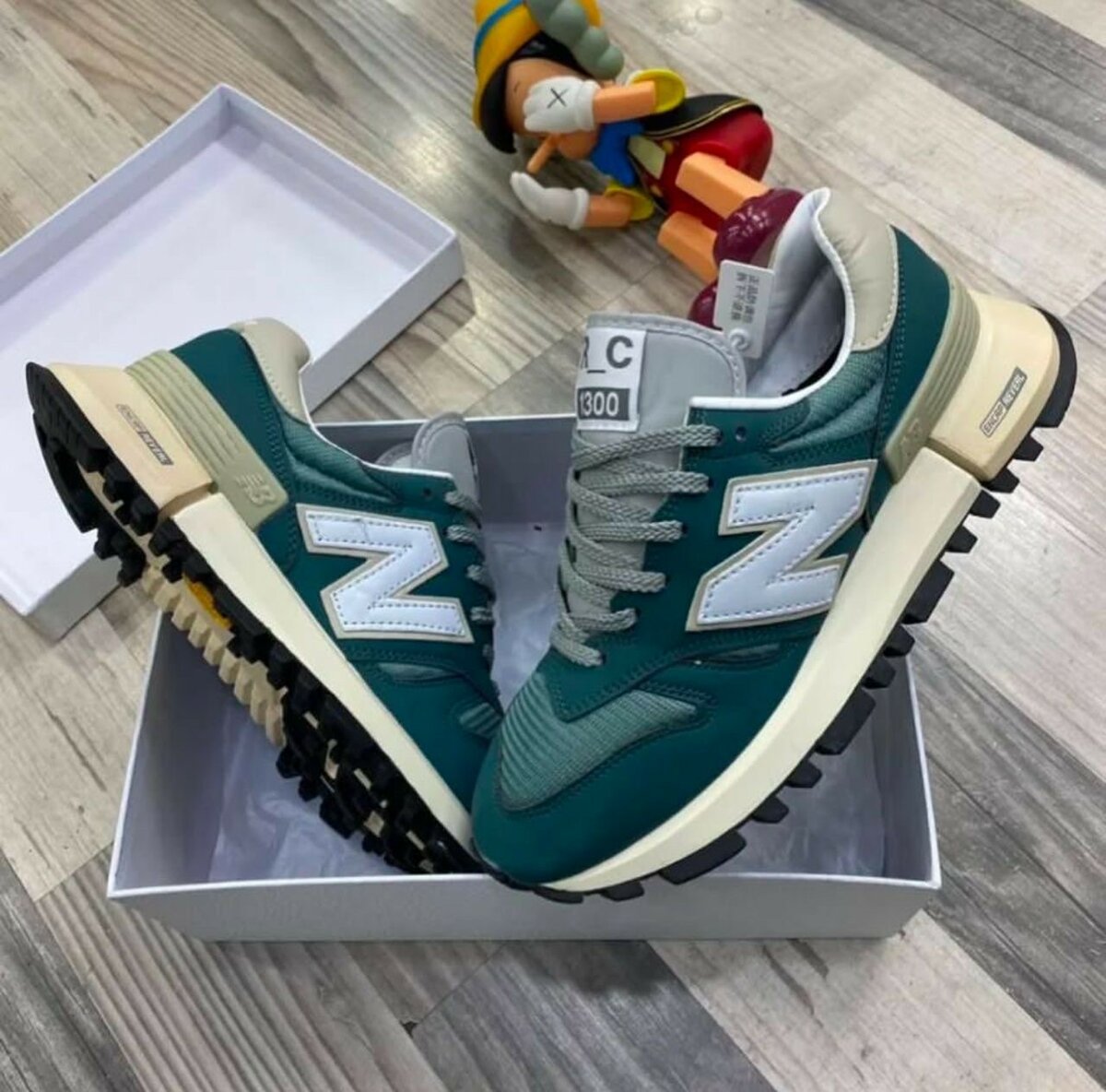 NEW BALANCE CLASSIC
