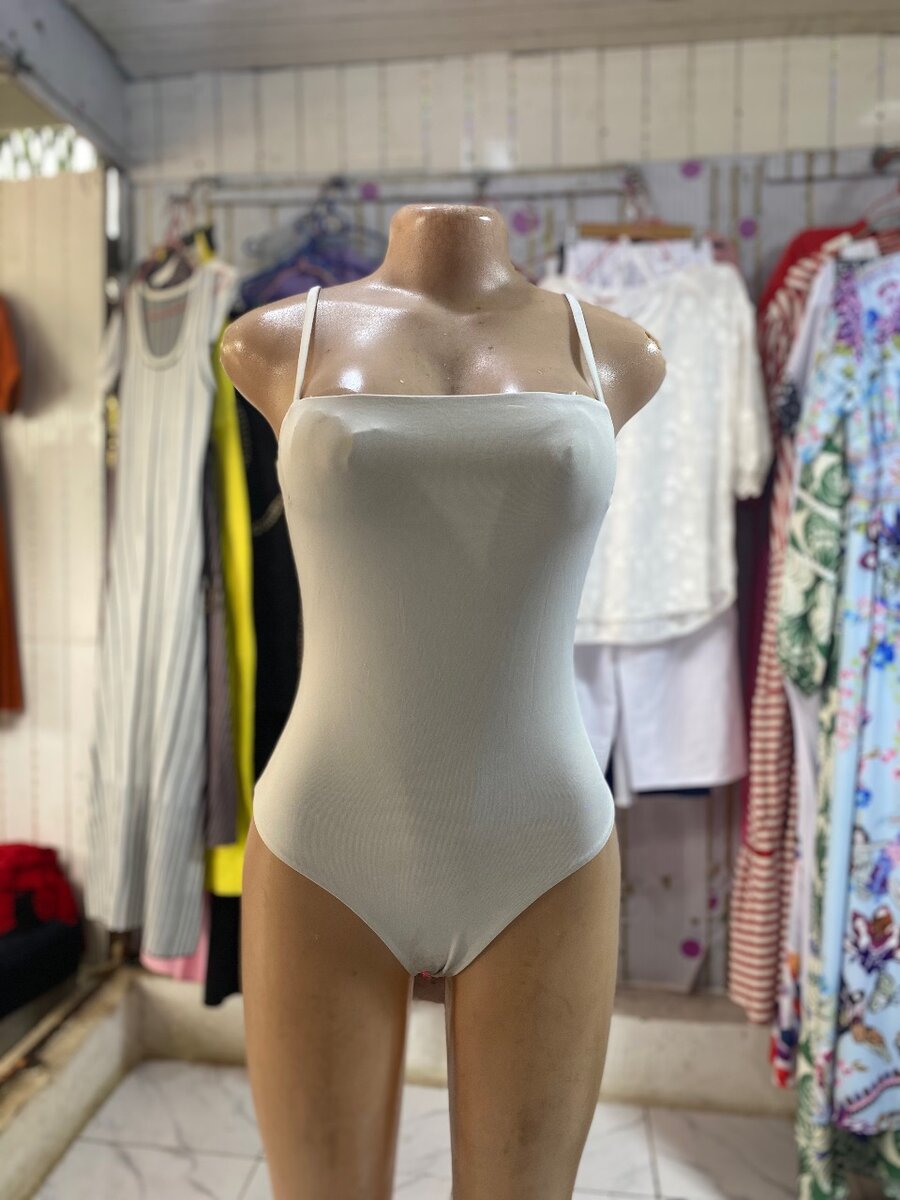 Body femme élégant sans manches