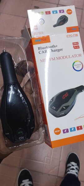 Modulateur FM Bluetooth avec Chargeur Voiture