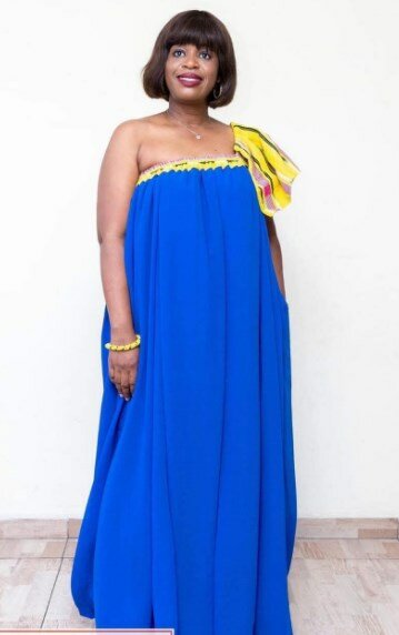 Robe longue bleu vif, fluide, manches contrastées