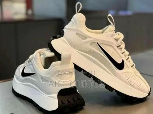 Baskets Nike Blanches Unisexes