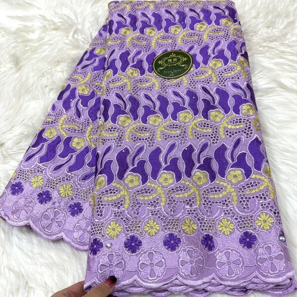 Tissu brodé en dentelle colorée