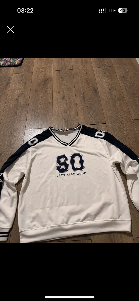 спортивный свидшот сидит оверз