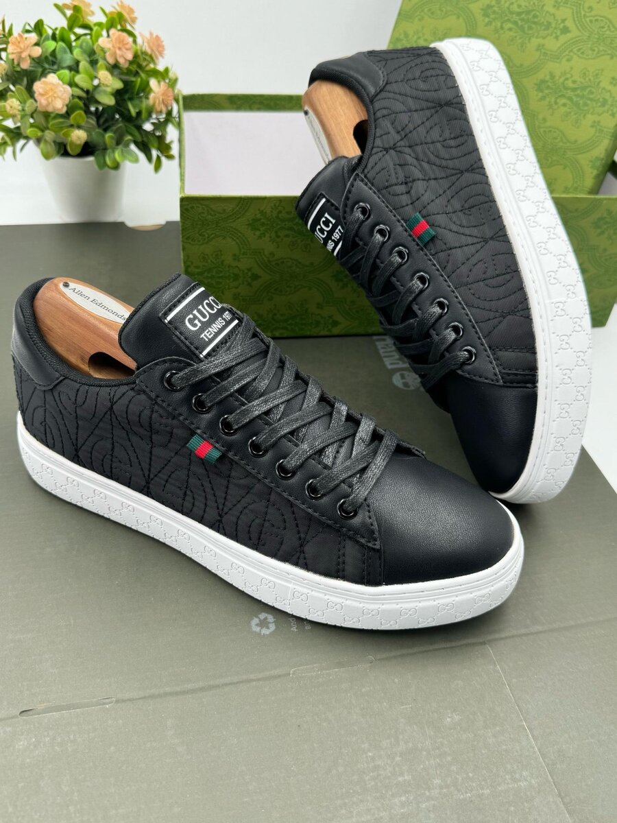 GUCCI BLACK AND WHITE