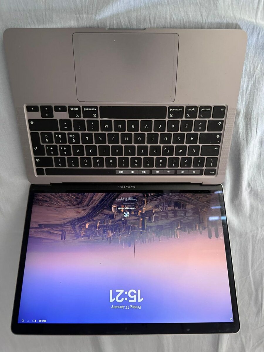 Mac Book pro 2020 core I5 16giga Ram/ 1 téra mémoires