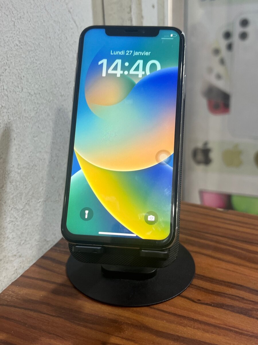iPhone X 64gb ( vendu avec reçu )