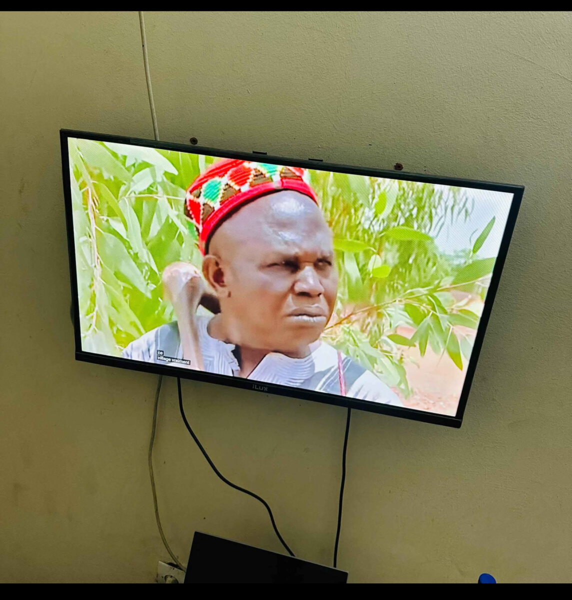 iLux TV 32 pouces HD LED