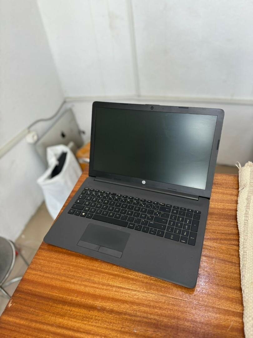 Hp Laptop Dual Core 4gb de ram / 500gigas disque dur
