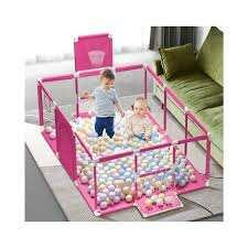 Parc de jeux avec les balles pour enfants