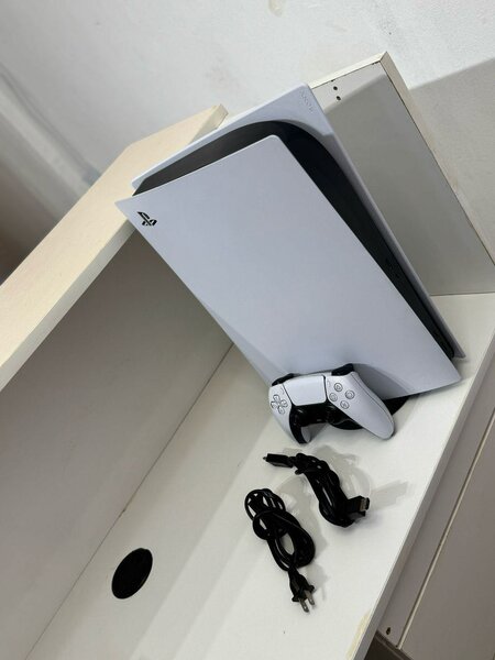 Ps4 and Ps5 consoles.