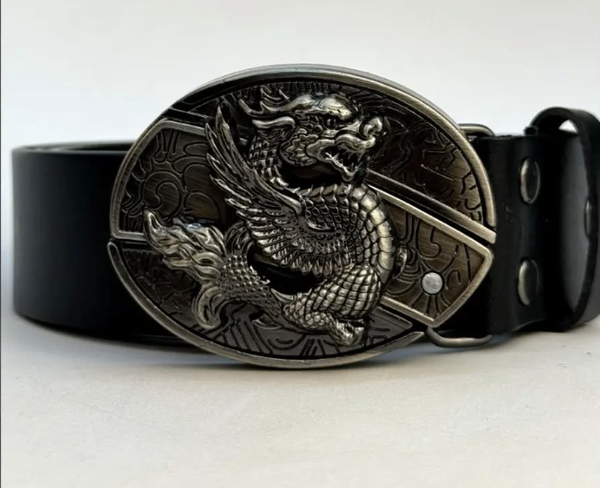 Элегантный кожаный ремень в пряжке с ножом