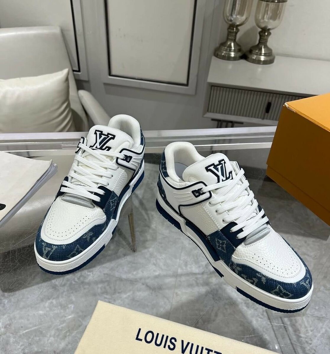 LOUIS VUITTON CLASSIC