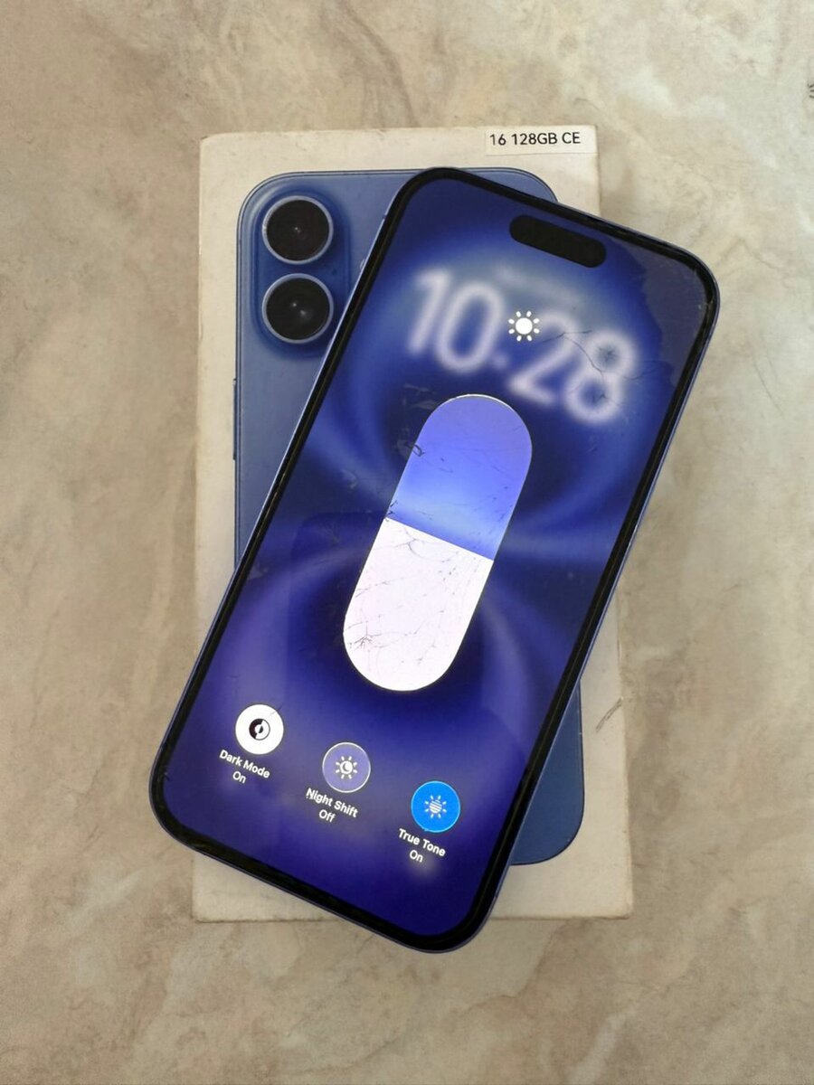 16 simple 128Go écran fissuré,