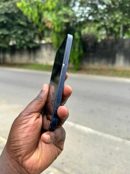 iPhone Noir avec Double Caméra