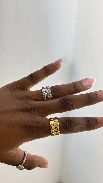 Bague en or et cœur pavé