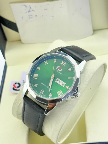 Montre élégante homme cuir