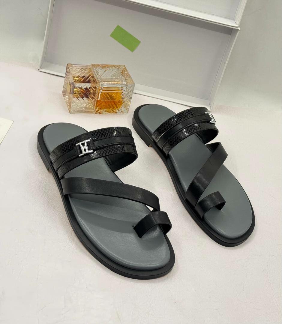 Men branded quality slippers