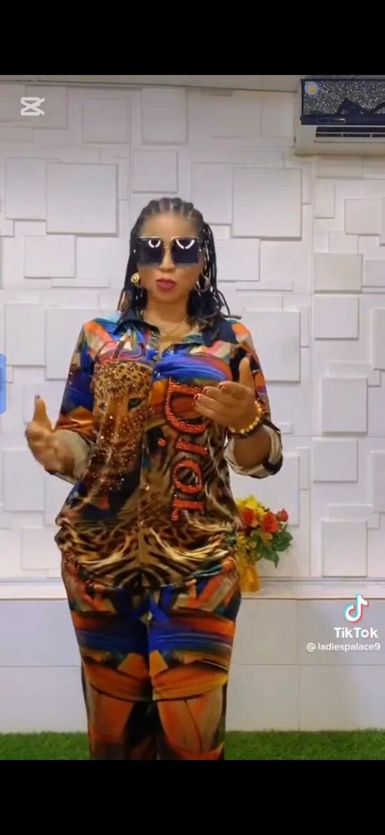 Turkey Gown; Up and down