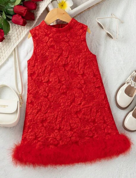 Robe avec col montant en ourlet , fourrure et en tissus jacq