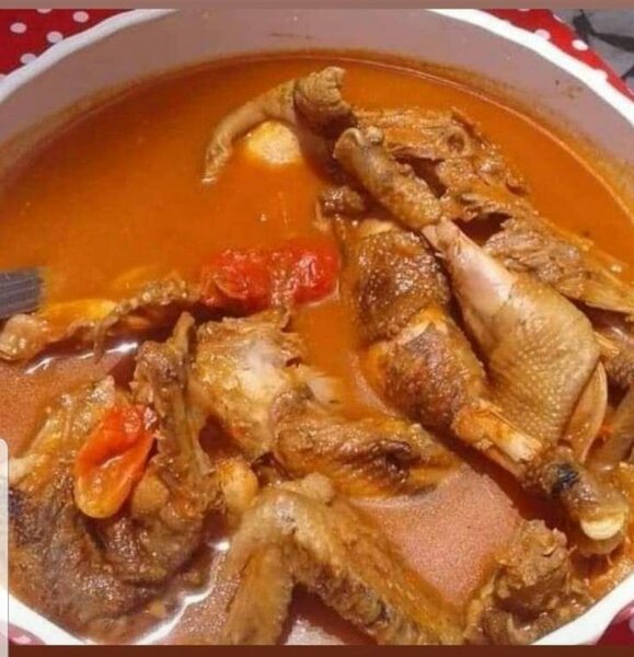 Sauce akpi de poulet pondeuse