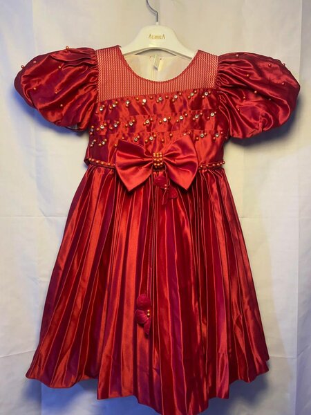 Robe Fille Satin Rouge Élégante
