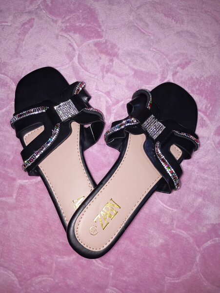 Sandales élégantes avec strass