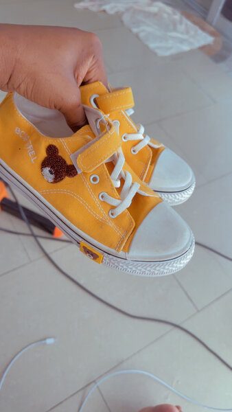 Baskets enfant jaunes (P=37)