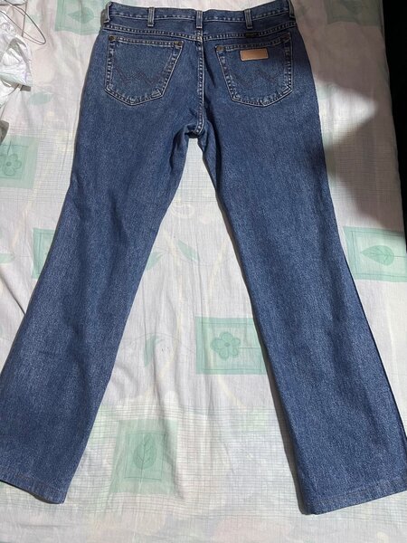 Jean droit décontracté déchiré