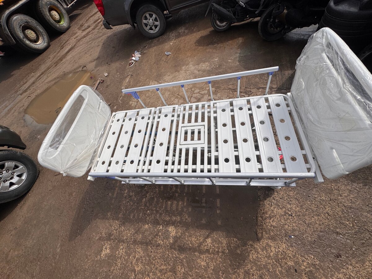 Lit médical ajustable robuste