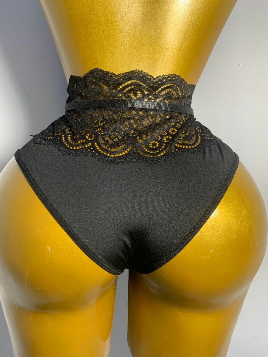 Culotte haute en dentelle