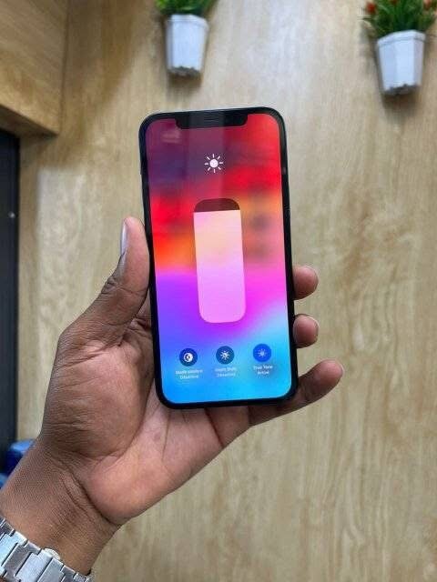 iPhone 12 Noir 64Go Débloqué