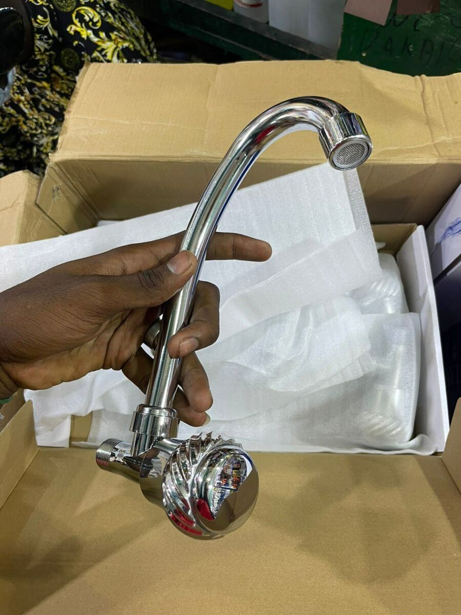 Robinet de cuisine moderne chromé