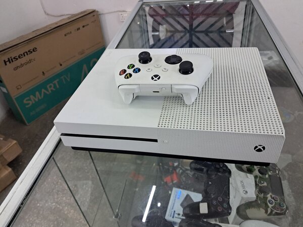 ps4 slim 500GB with 7 games