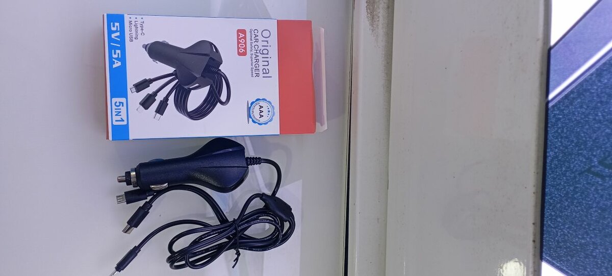 Chargeur voiture 5-en-1 A906