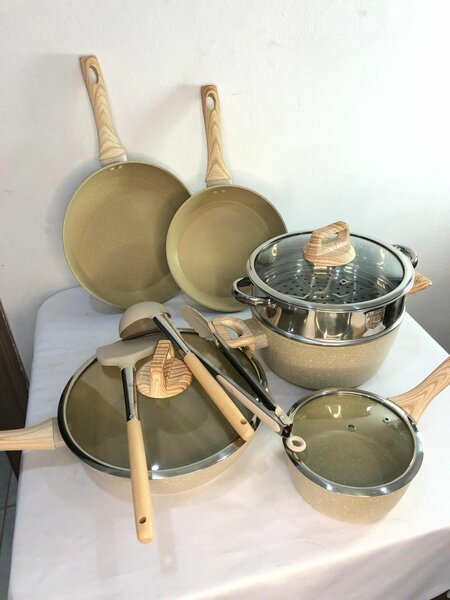 Batterie de cuisine en céramique