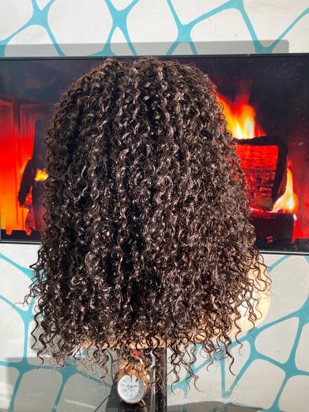 Perruque bouclée naturelle