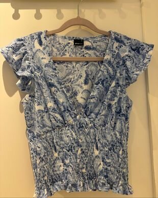 Top fluide à volants femme