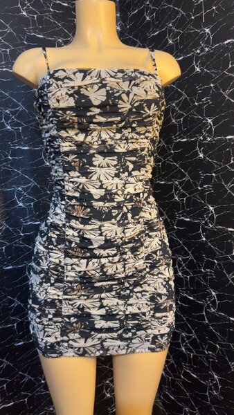 Robe courte élégante femmes