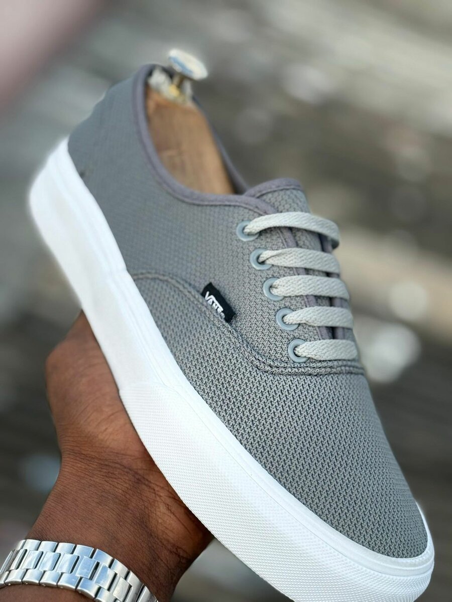 Sneakers en maille grise tendance