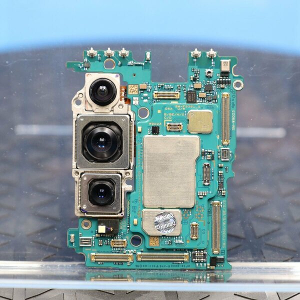 Samsung Galaxy Z Fold 3 and 4