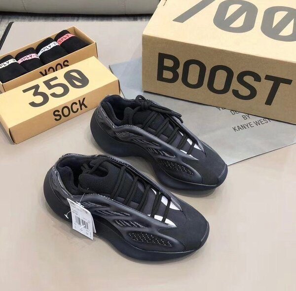 ADIDAS Yeezy 700 V3