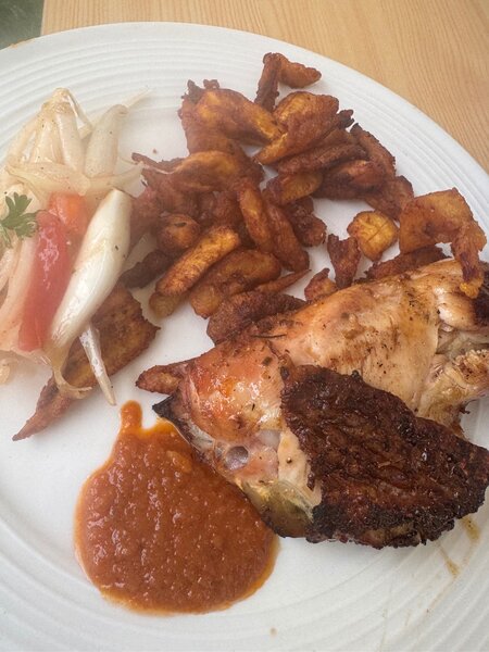 Délice de poulet grillé et plantains