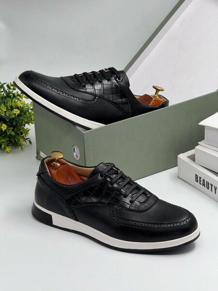 TIMBERLAND BLACK AND WHITE