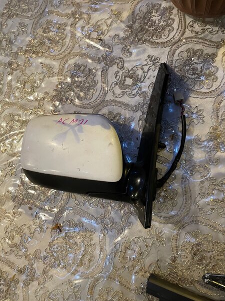 Правое зеркало заднего вида