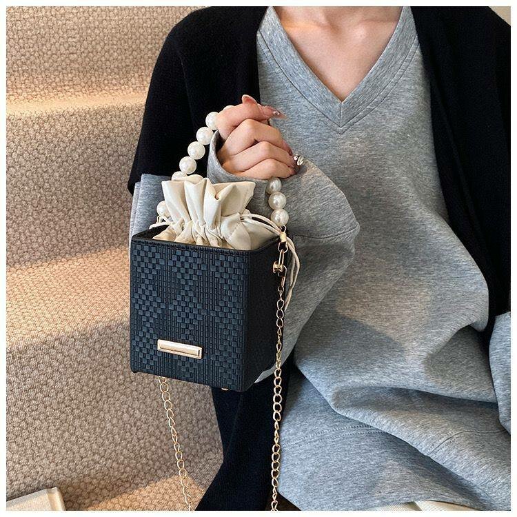Sac élégant avec poignée perles