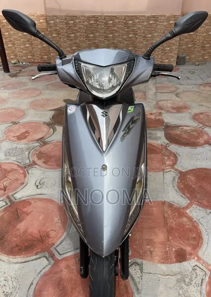 Suzuki GSR 2012 Gray