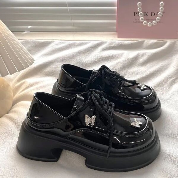 Chaussures Plates Vernies Papillons